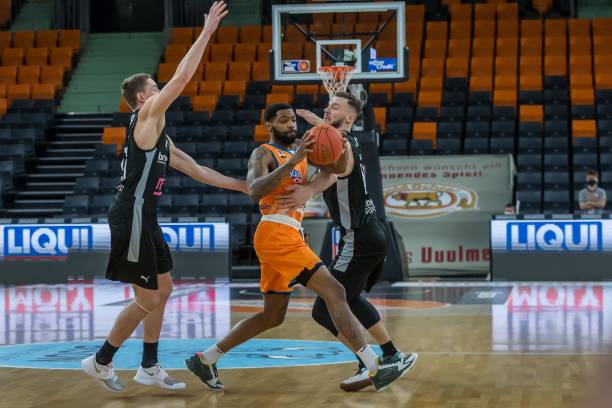 肖国栋打出 肖国栋打出